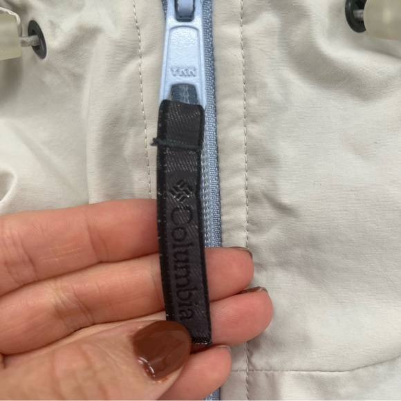 Columbia Women’s Hooded Lightweight Packable Raincoat in Cream and Blue Size XL - Picture 3 of 12